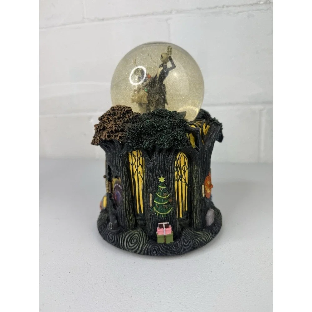NIGHTMARE BEFORE CHRISTMAS HOLIDAY TREE DOOR SNOWGLOBE